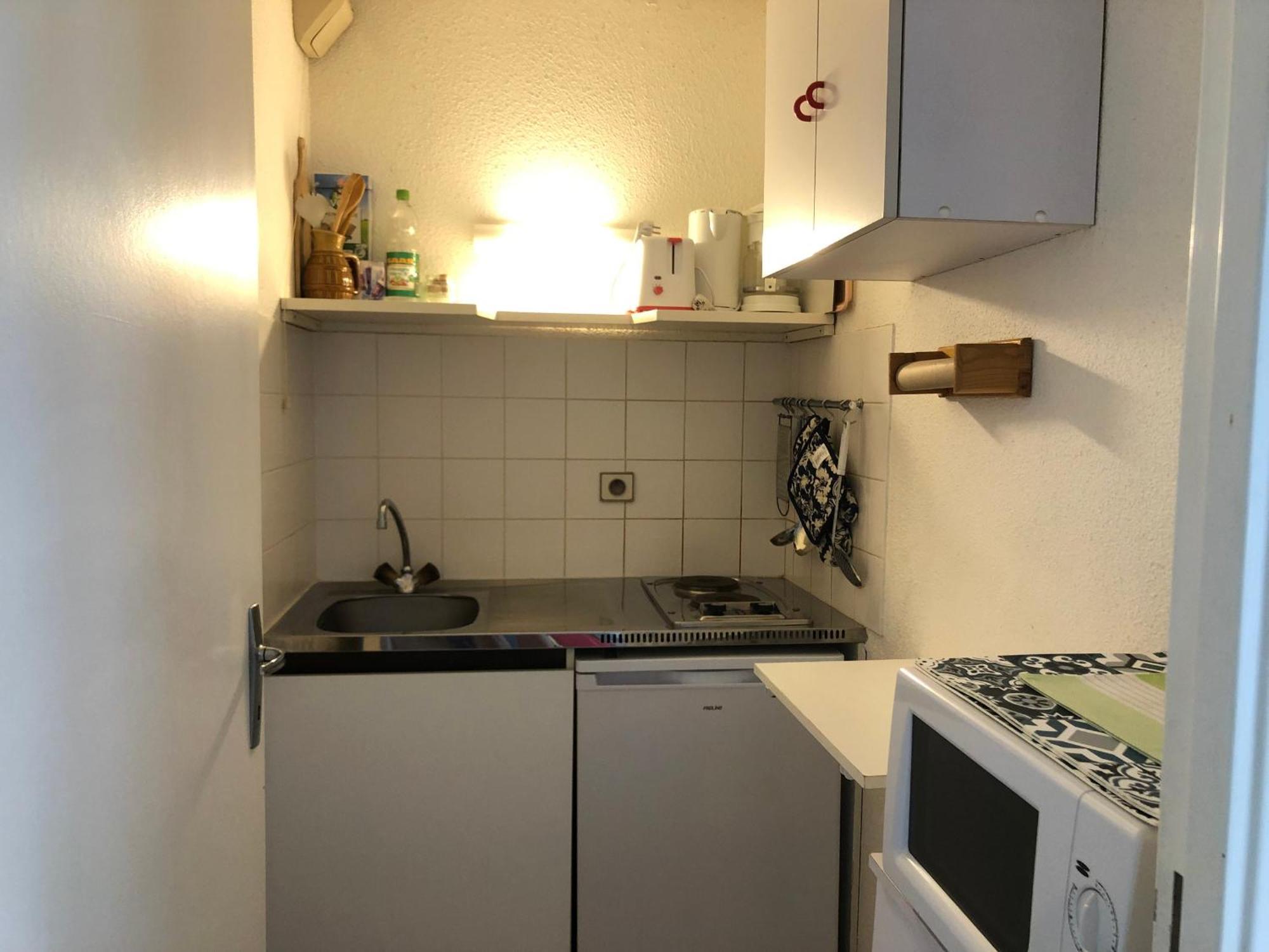 T2 A - Centre-ville, Proche Et Commerces, Avec Parking Et Balcon - Fr-1-319-12 Apartment *